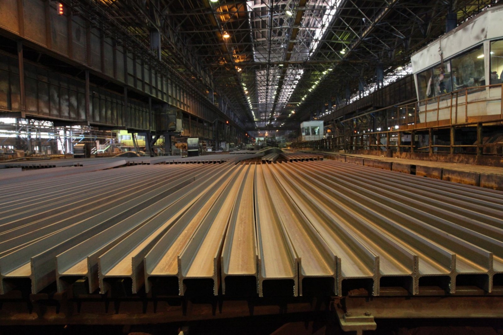 بسته بندی تیرآهن مرحله نهایی تولید تیرآهن